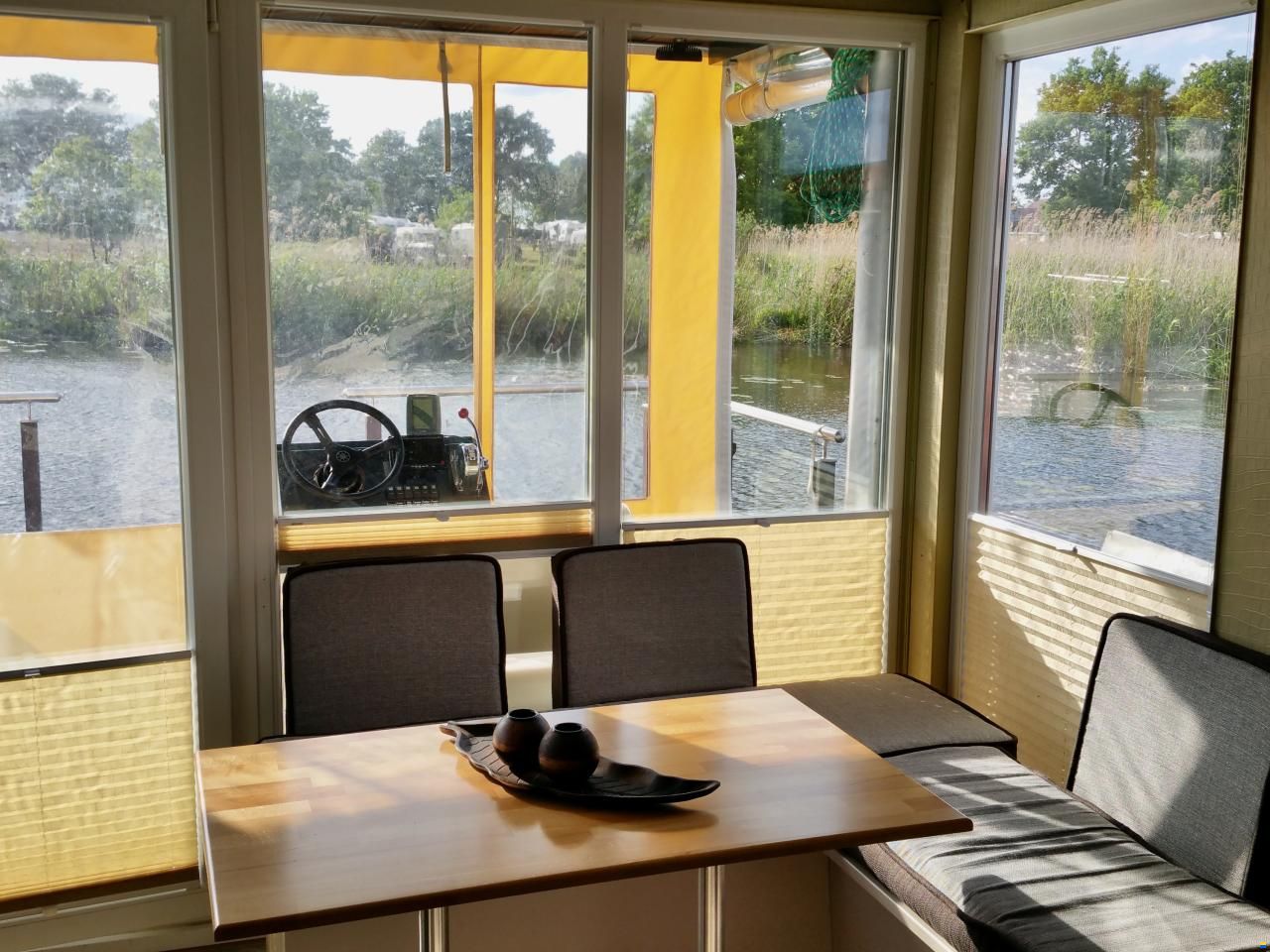 13m schwimmendes Apartment auf der Havel