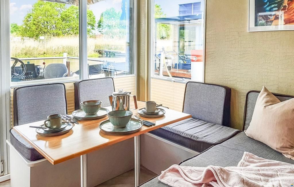 13m schwimmendes Apartment auf der Havel