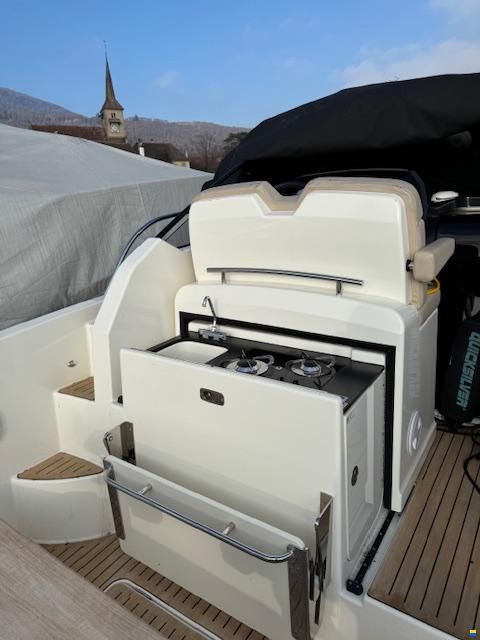 Quicksilver 875 Sundeck avec Joystick piloting