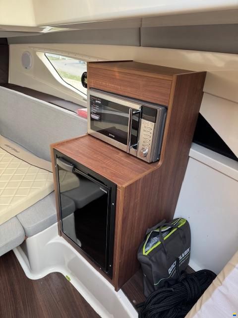 Quicksilver 875 Sundeck avec Joystick piloting