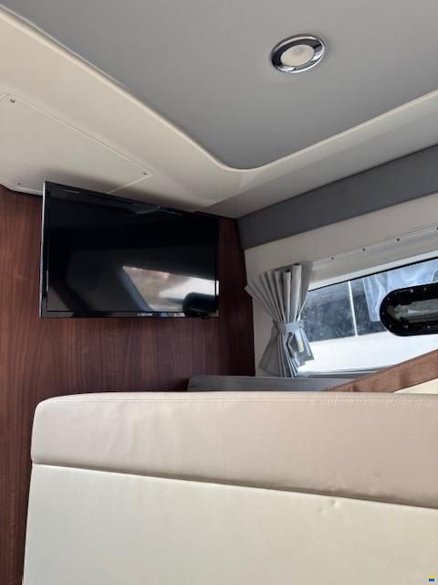 Quicksilver 875 Sundeck avec Joystick piloting