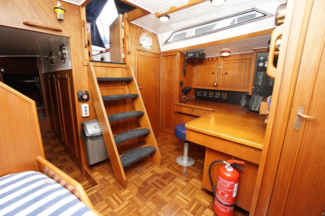 Van de Stadt 44 Center Cockpit
