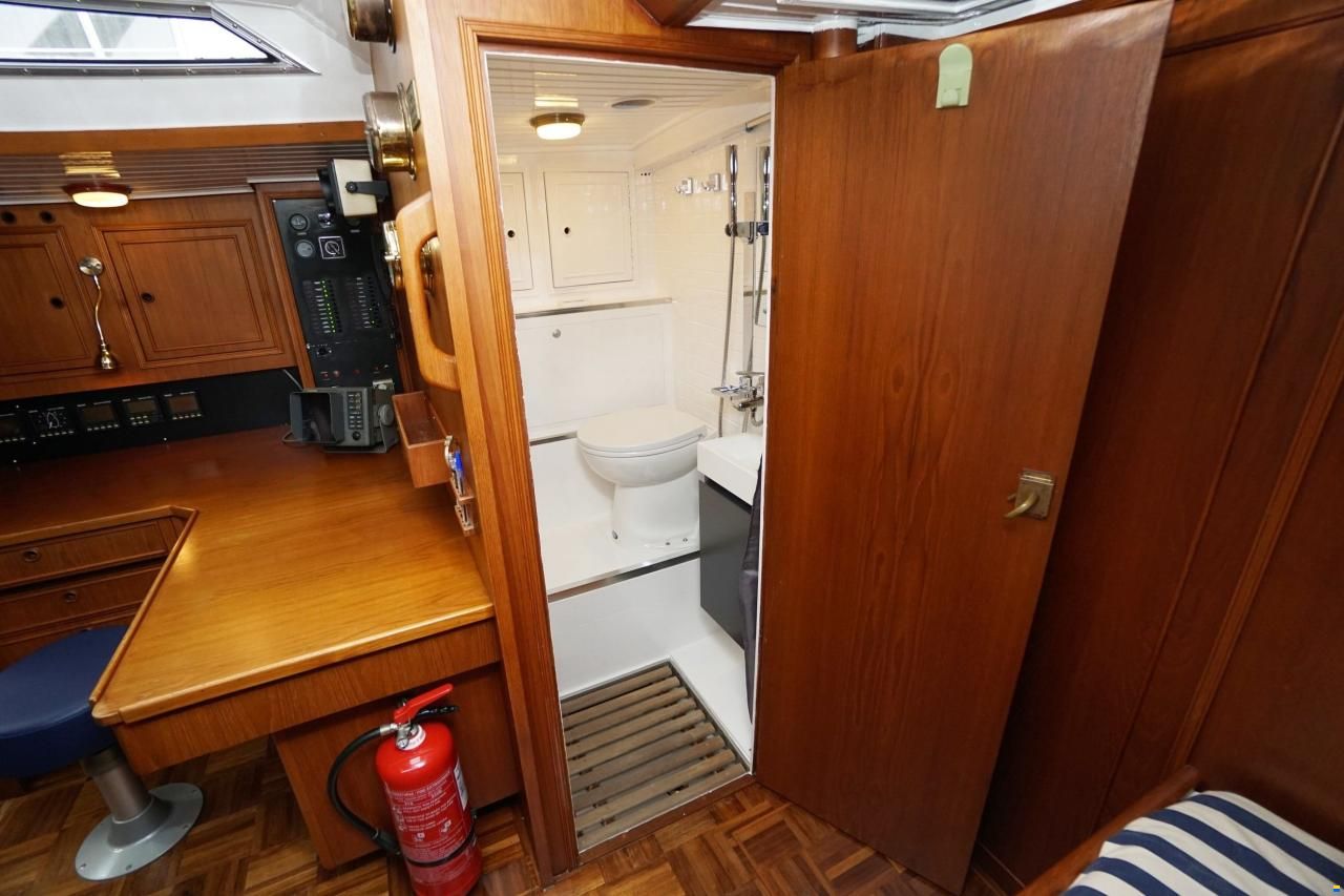 Van de Stadt 44 Center Cockpit
