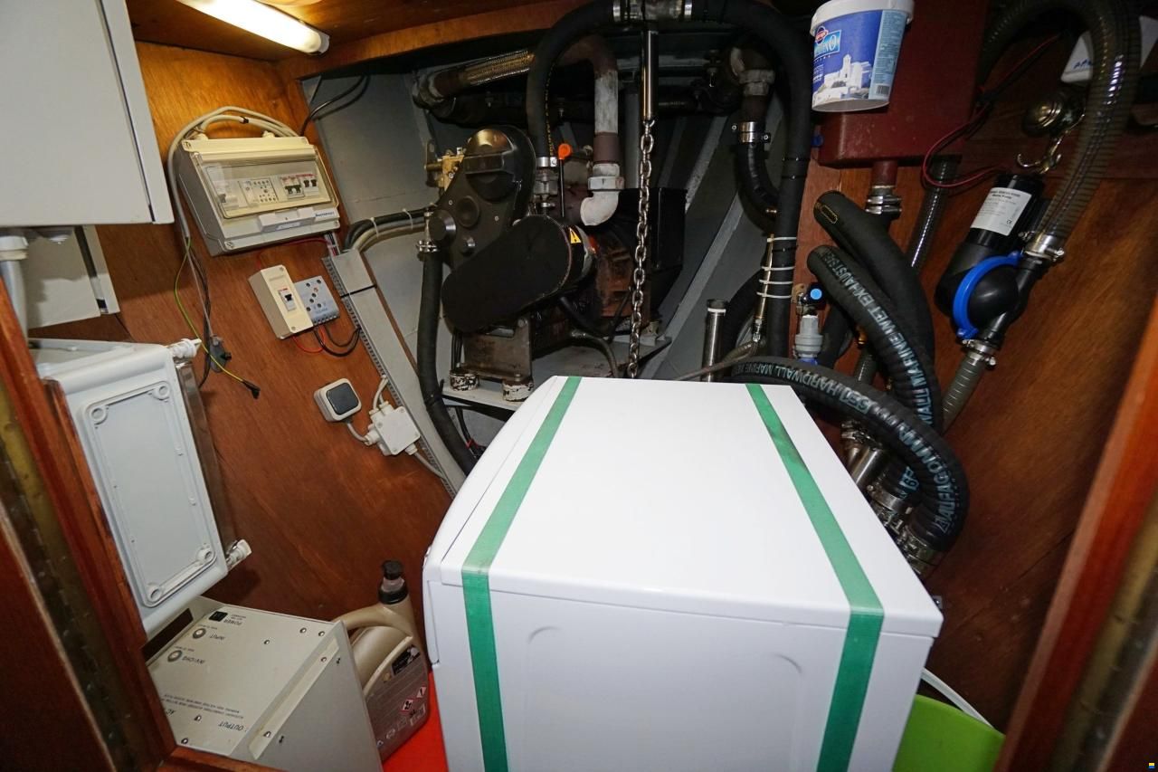 Van de Stadt 44 Center Cockpit