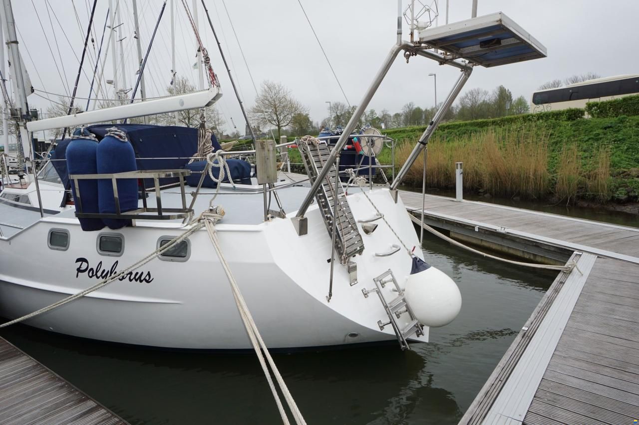 Van de Stadt 44 Center Cockpit