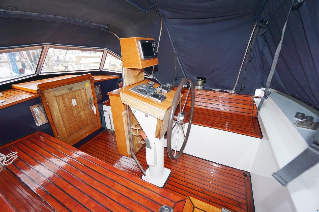 Van de Stadt 44 Center Cockpit