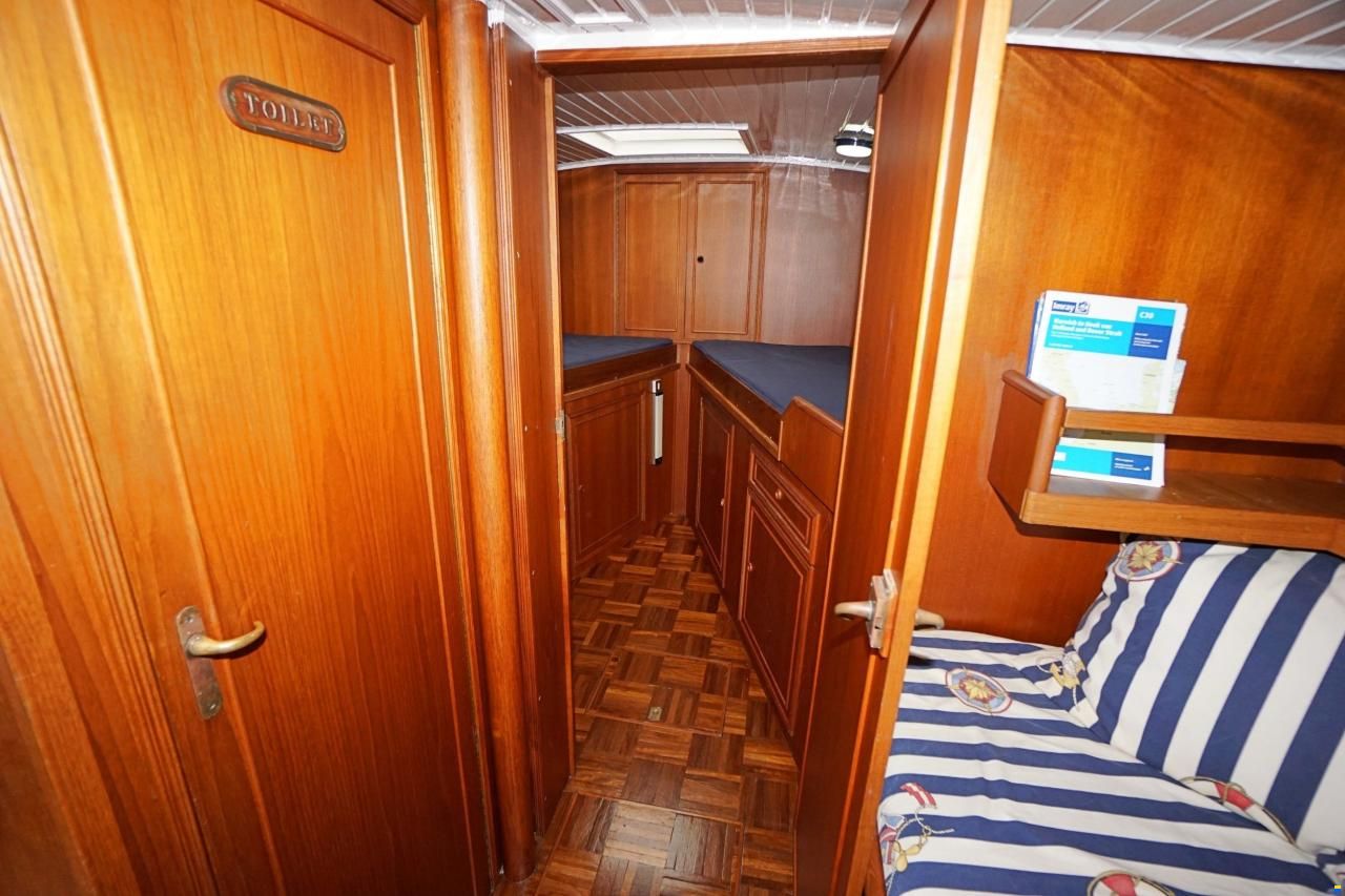 Van de Stadt 44 Center Cockpit