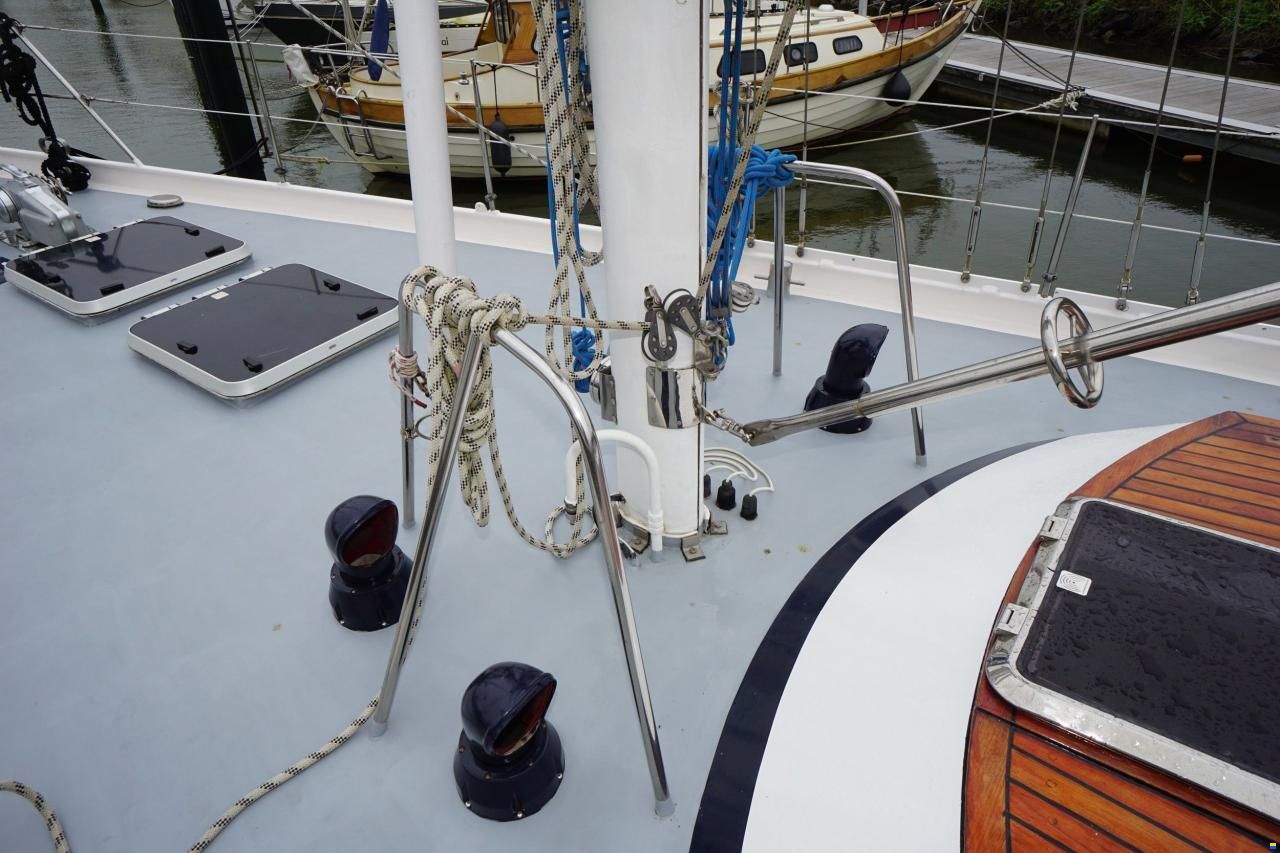 Van de Stadt 44 Center Cockpit