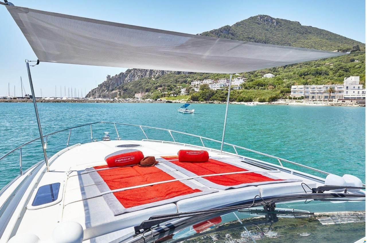 Pershing 54'