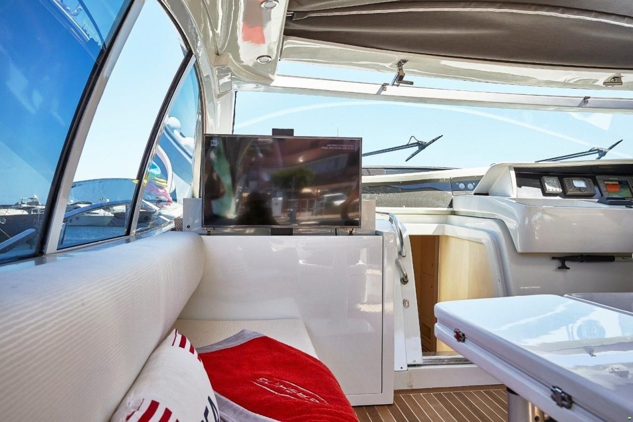 Pershing 54'