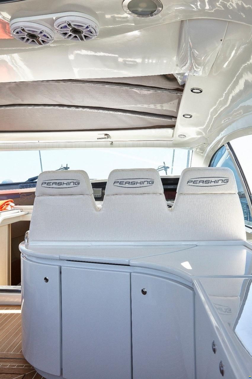 Pershing 54'