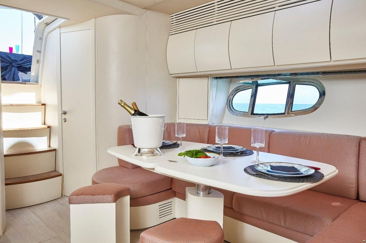 Pershing 54'