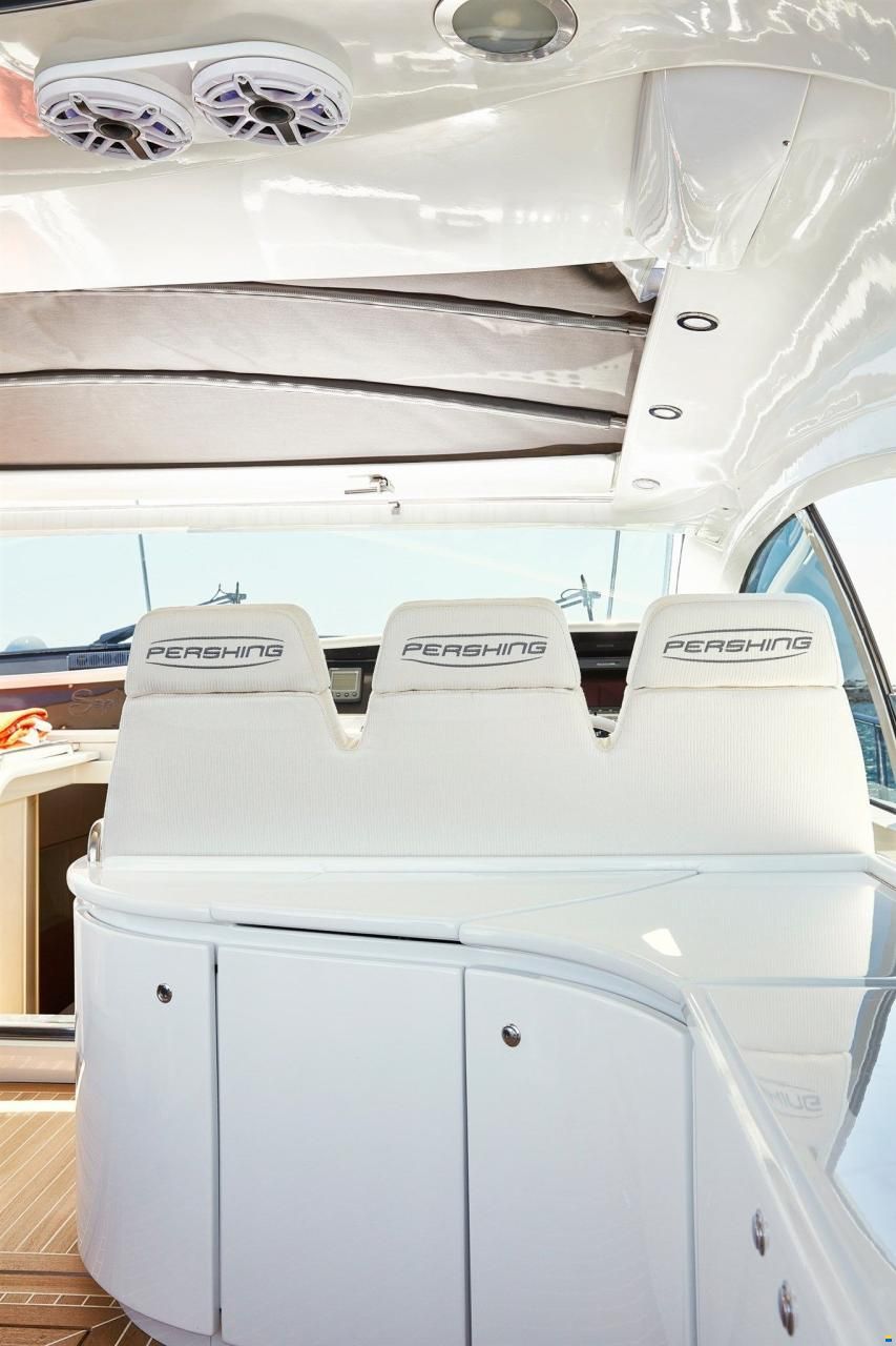 Pershing 54'