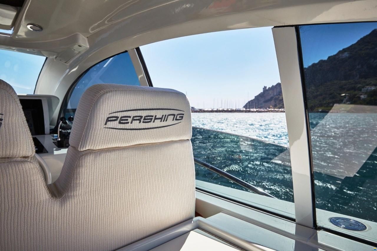 Pershing 54'