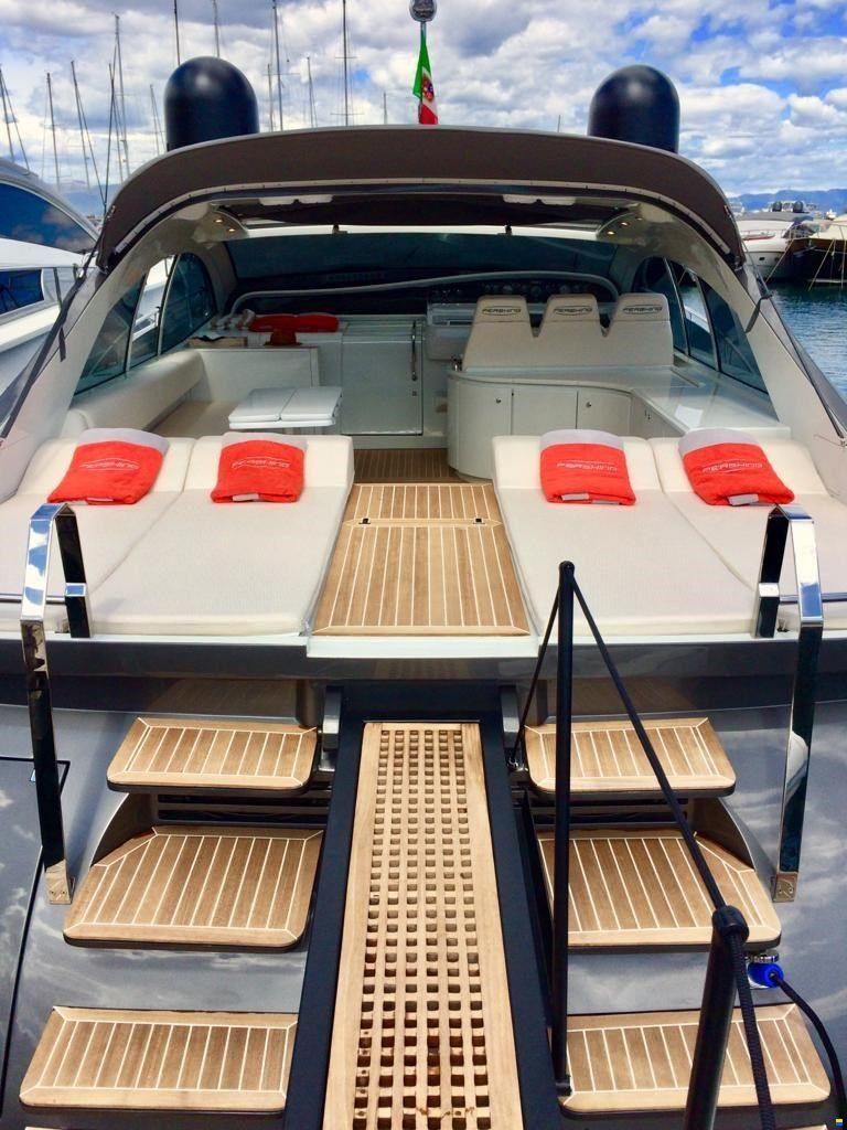 Pershing 54'