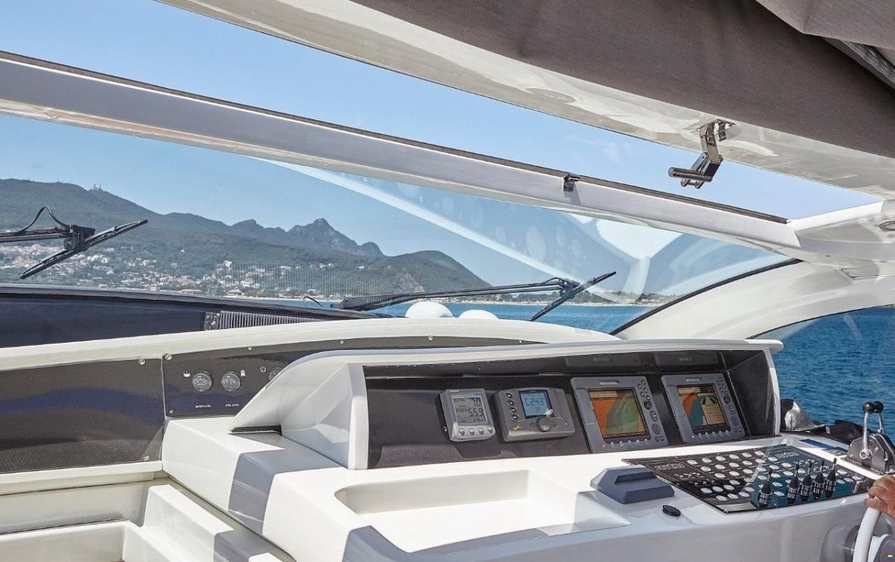 Pershing 54'
