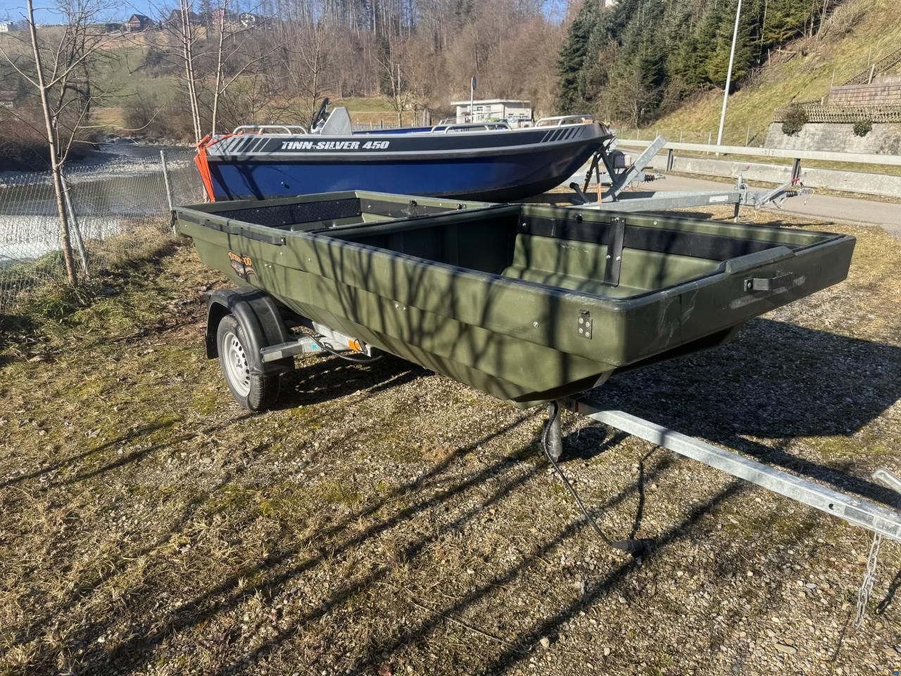 Tetra Pod Boot, Anhänger, Kipper