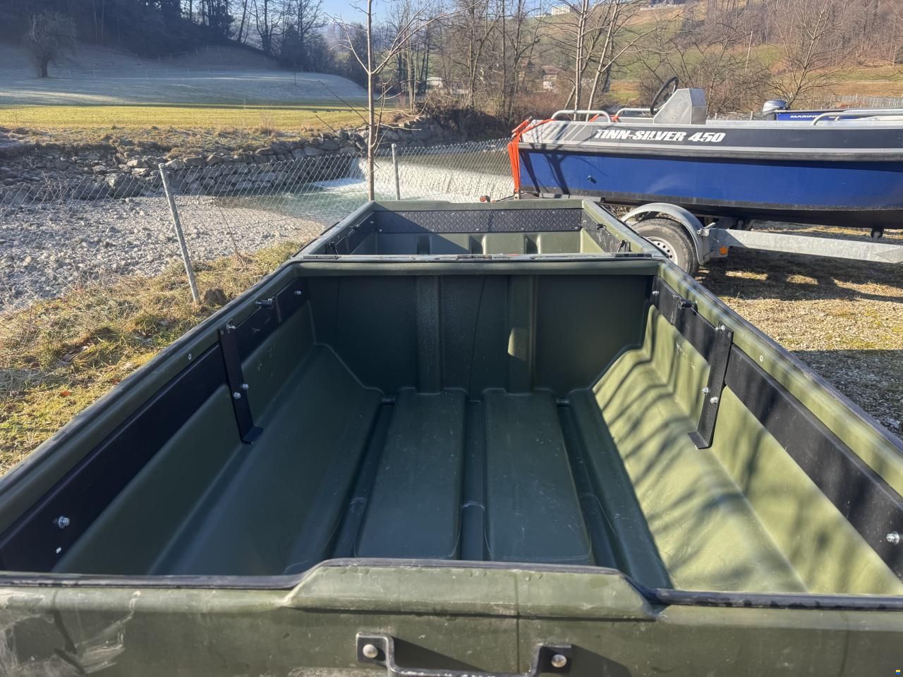 Tetra Pod Boot, Anhänger, Kipper