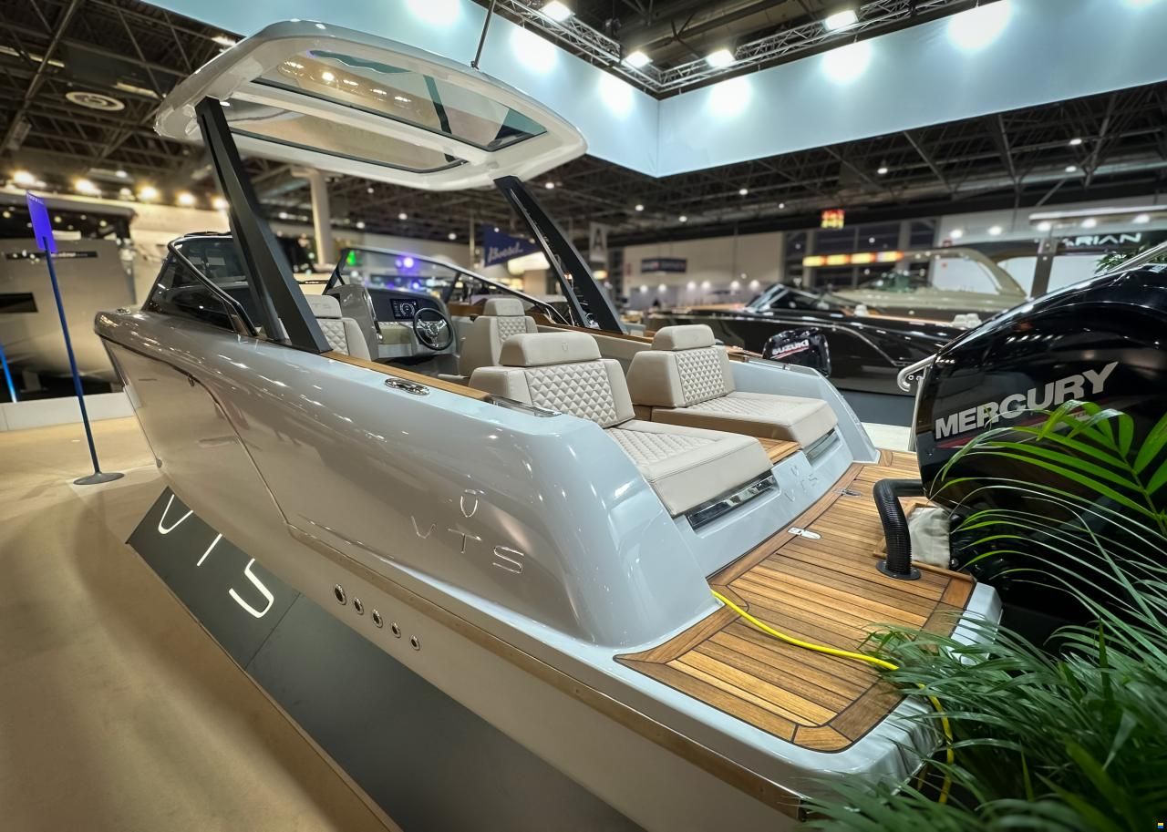 Flying Shark 7.7 Bowrider