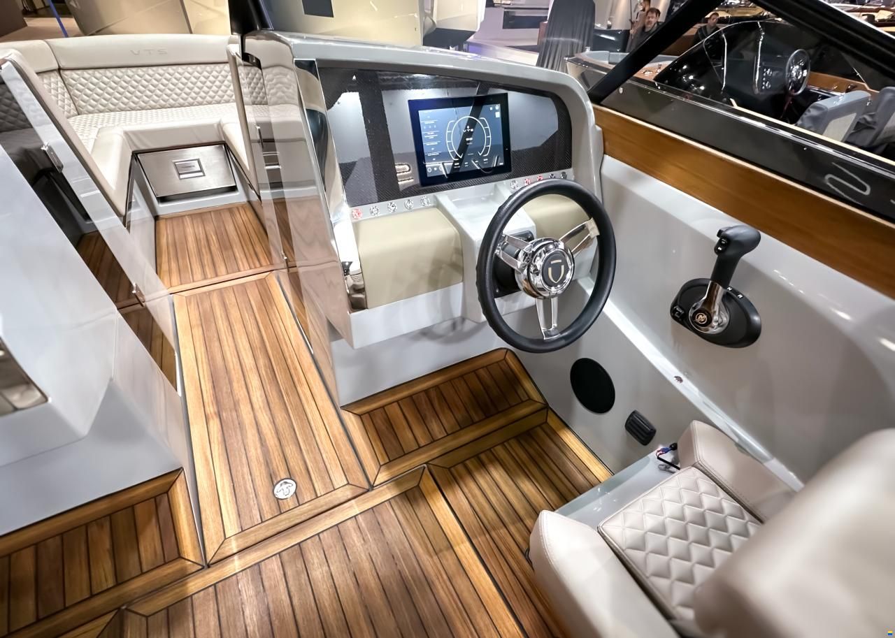 Flying Shark 7.7 Bowrider