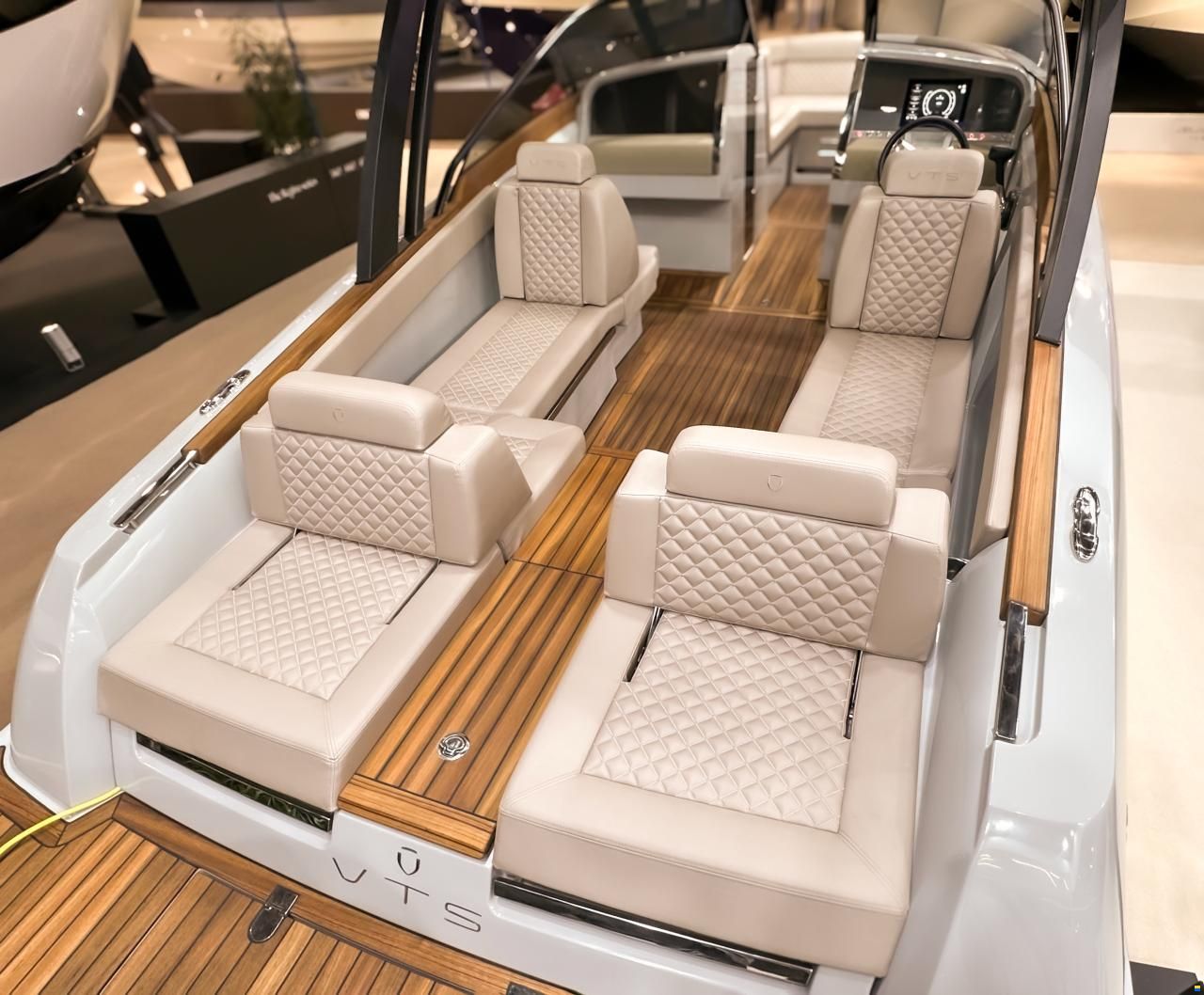 Flying Shark 7.7 Bowrider