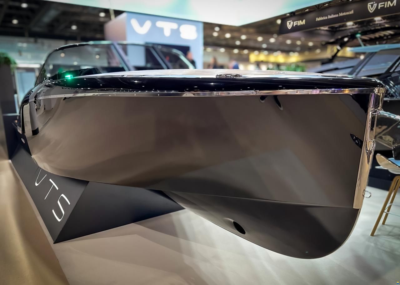 Flying Shark 7.7 Bowrider