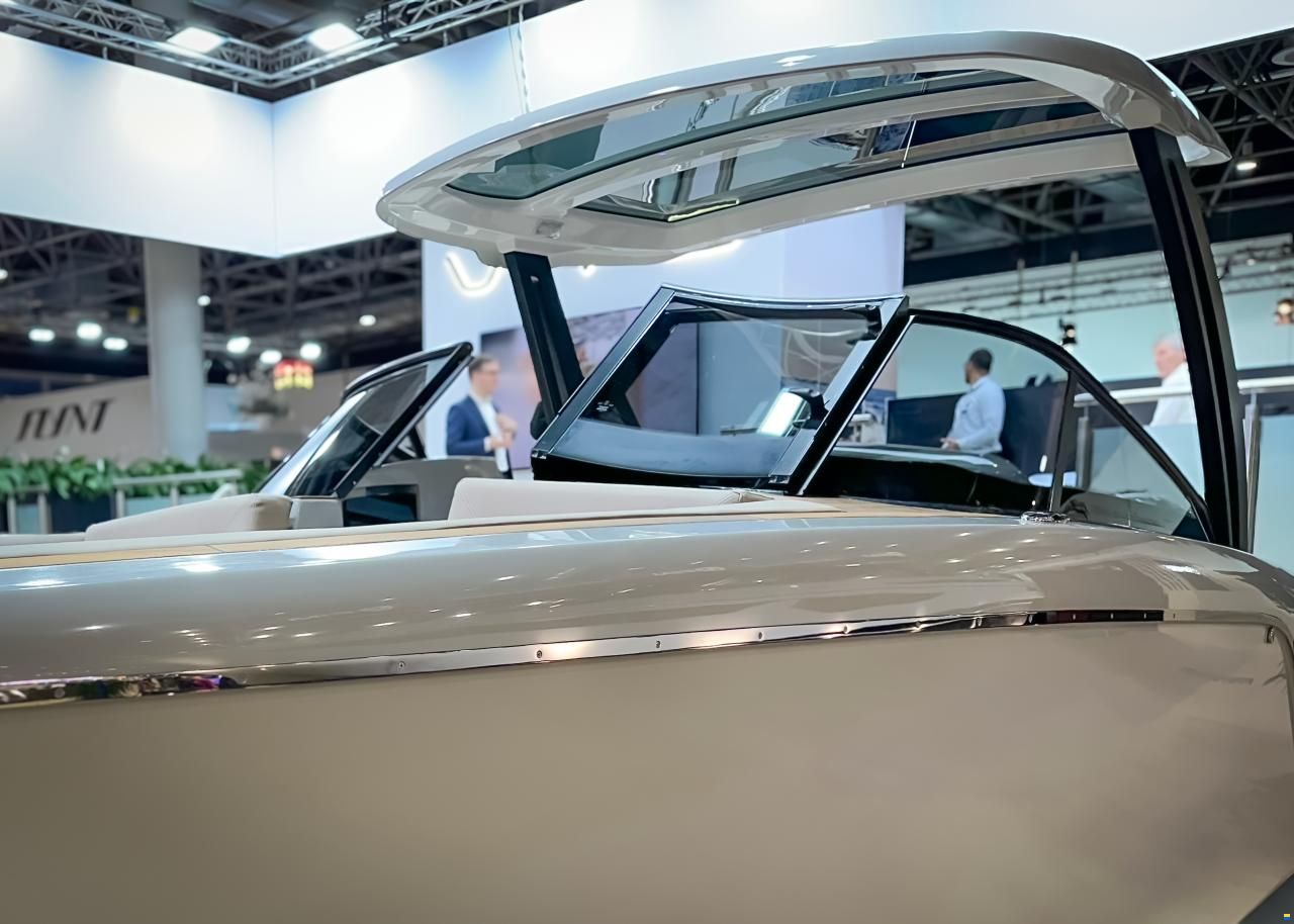 Flying Shark 7.7 Bowrider