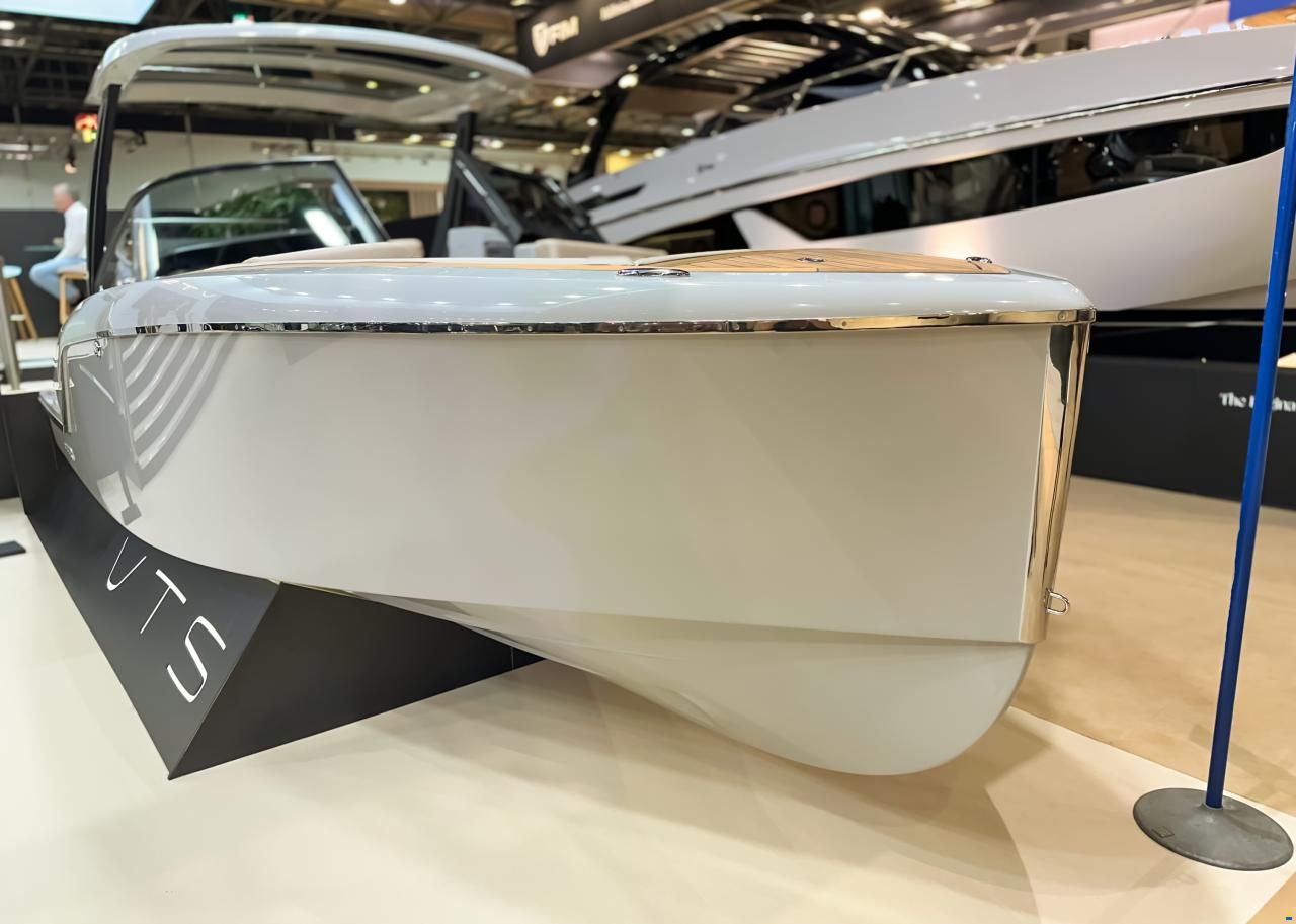 Flying Shark 7.7 Bowrider