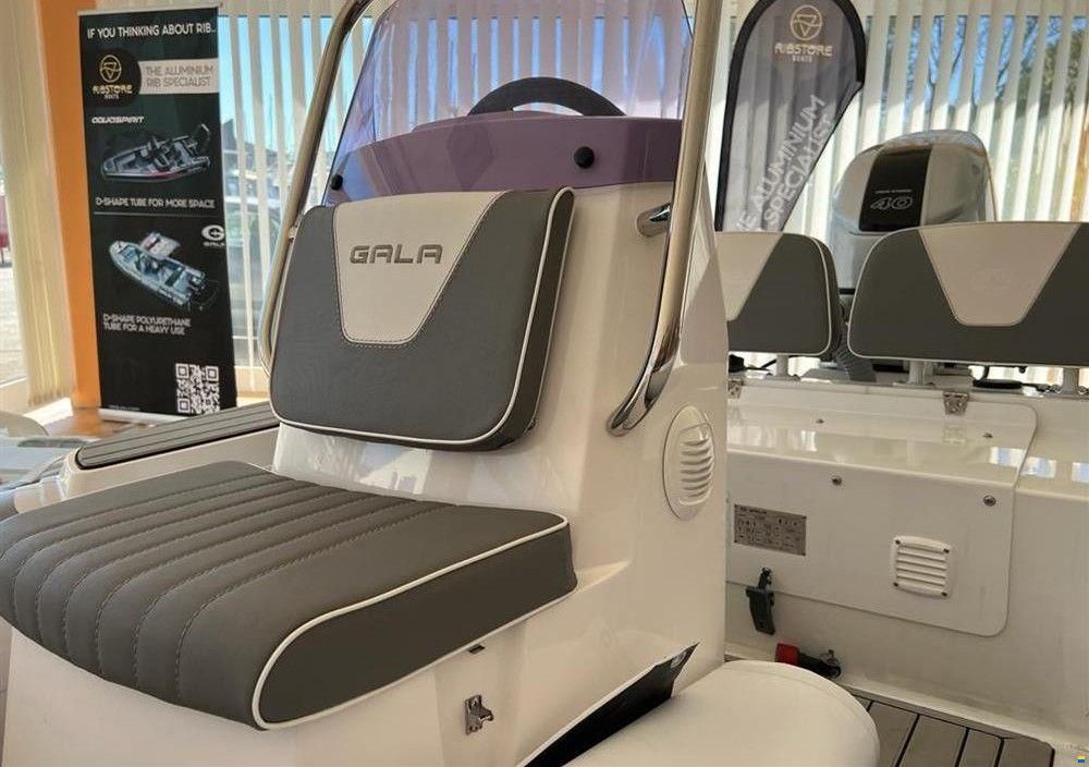 GALA boat Viking V360