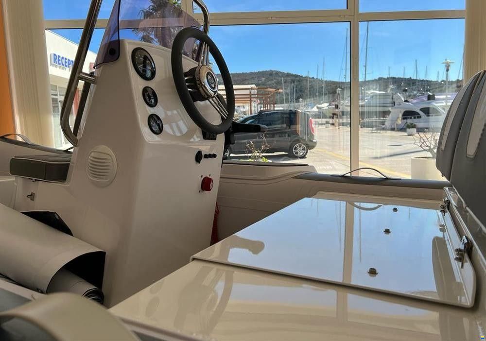 GALA boat Viking V360