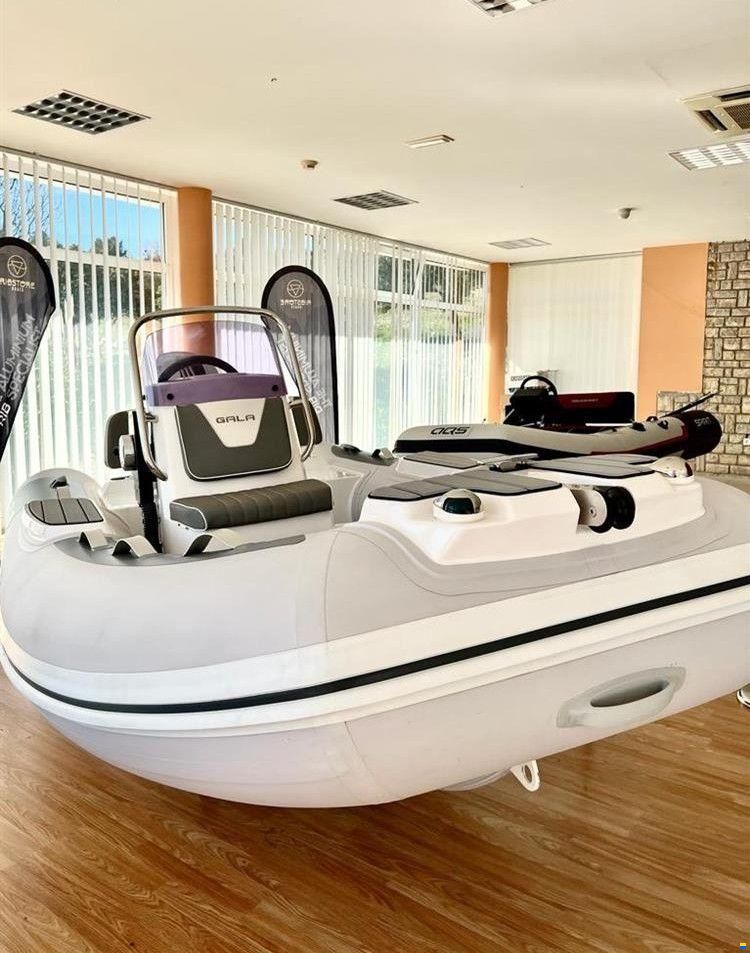 GALA boat Viking V360