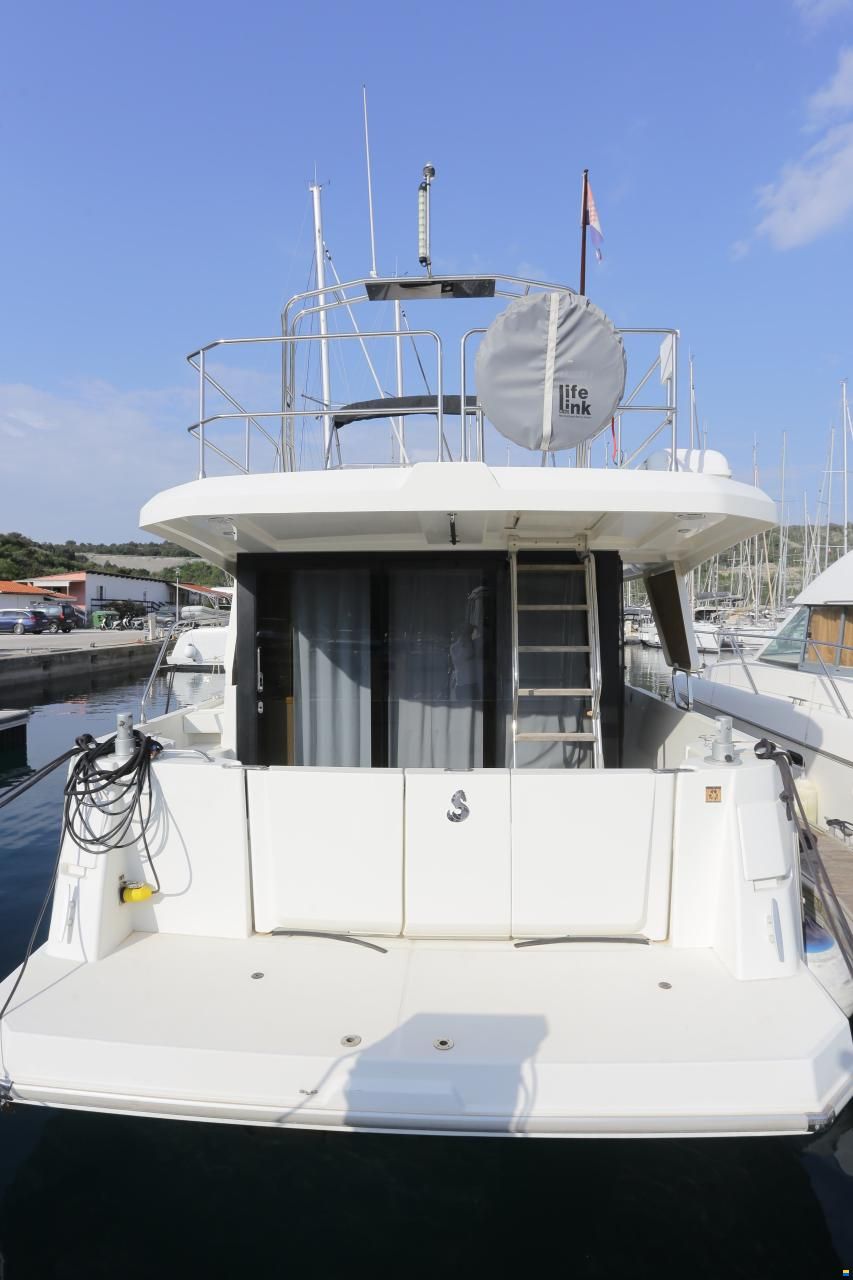 Beneteau Swift Trawler 35