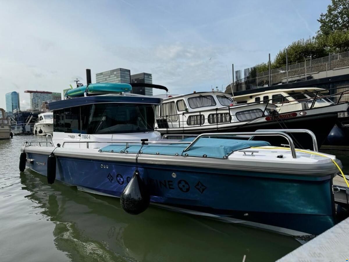 Axopar 28 Cabin