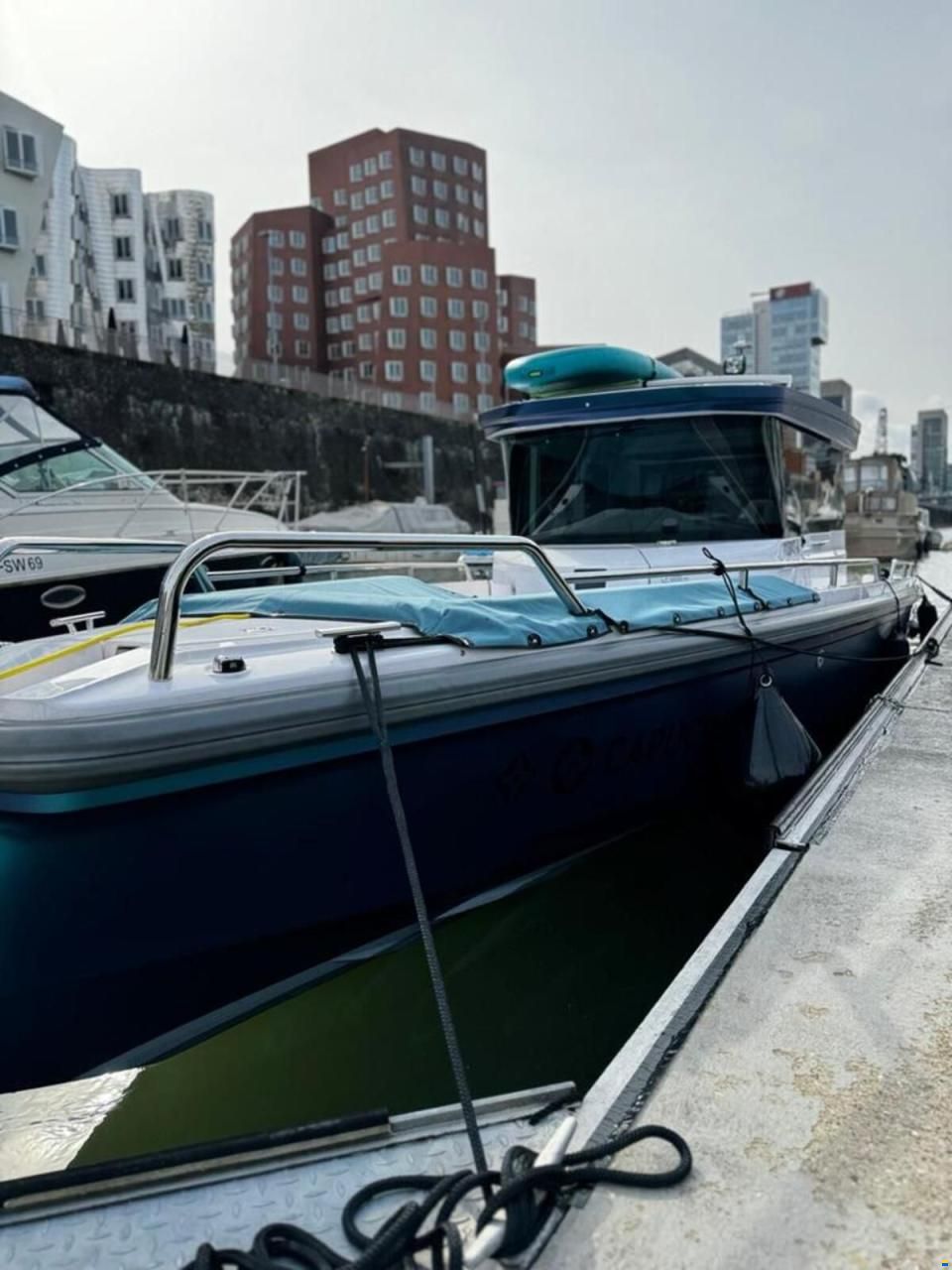 Axopar 28 Cabin