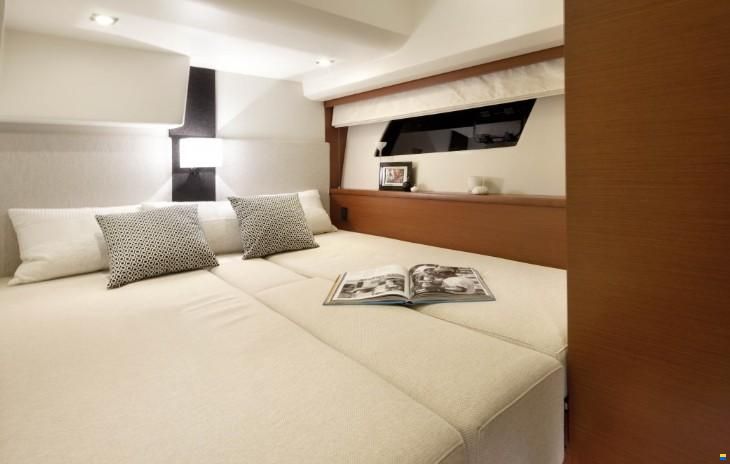 Prestige Flybridge 500