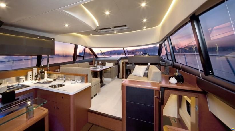 Prestige Flybridge 500