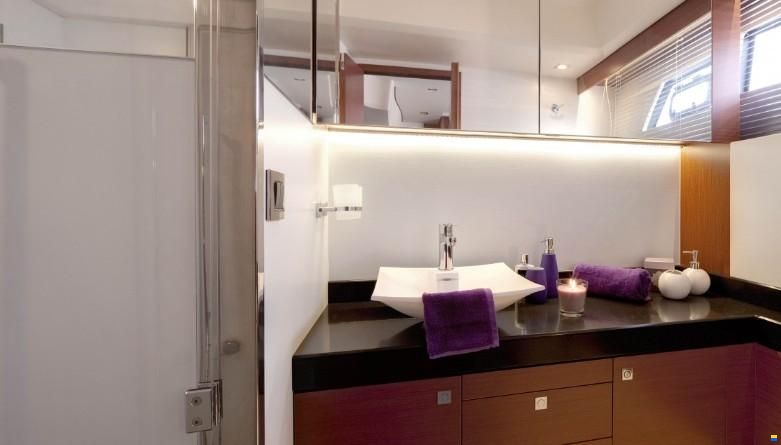 Prestige Flybridge 500