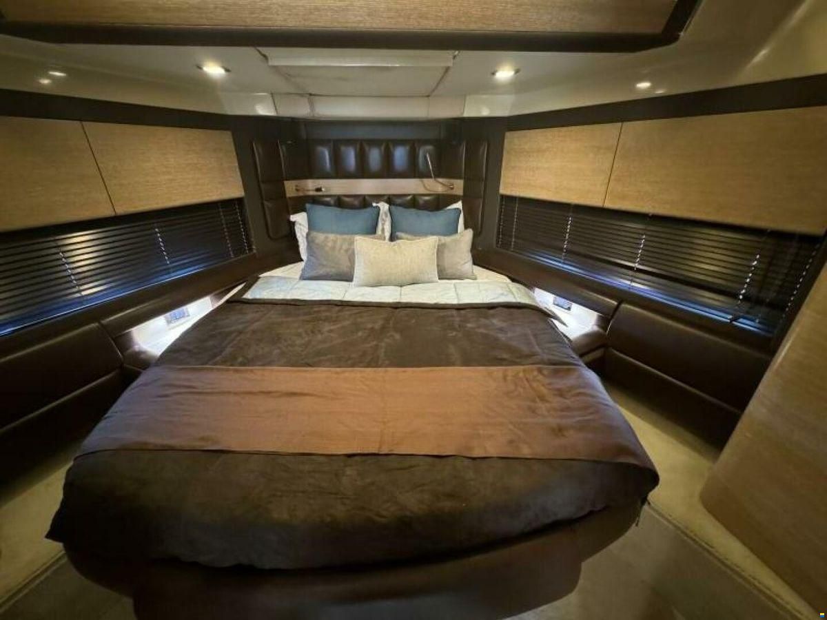 Azimut Flybridge 64