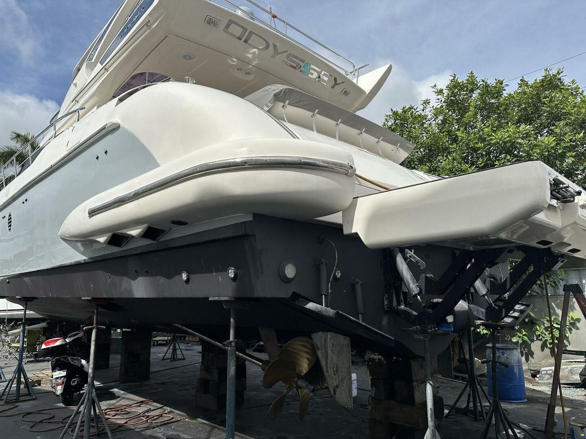 Azimut Flybridge 64