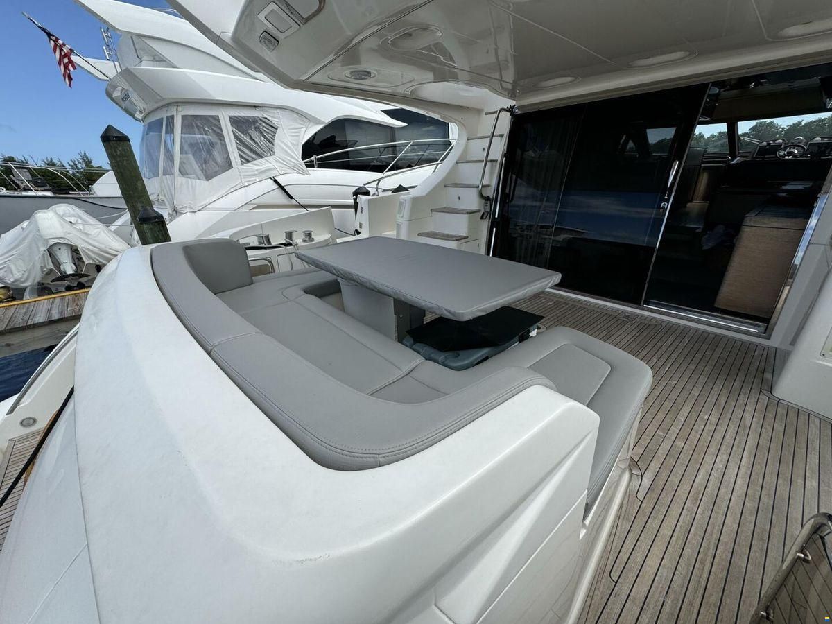 Azimut Flybridge 64
