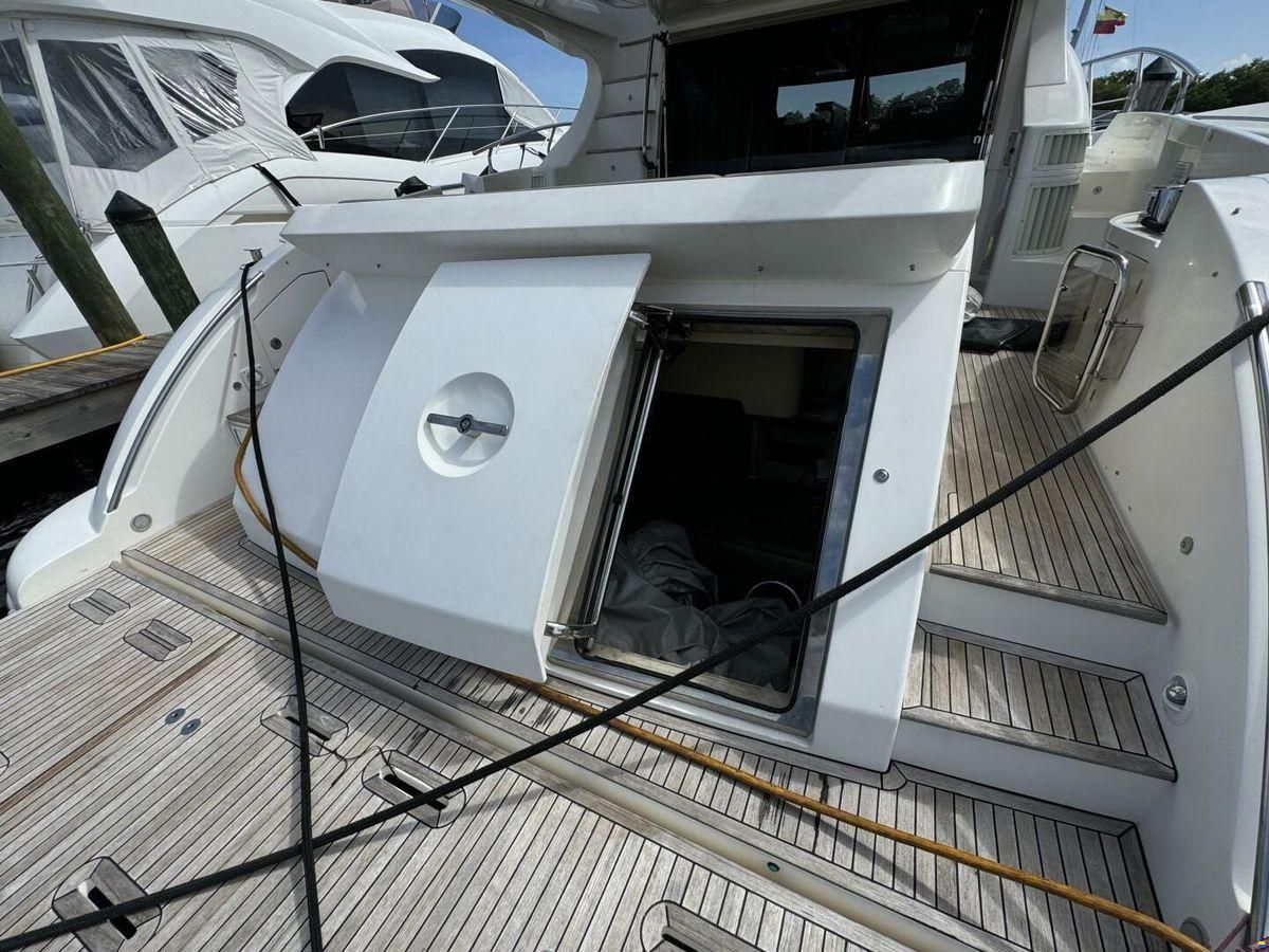 Azimut Flybridge 64