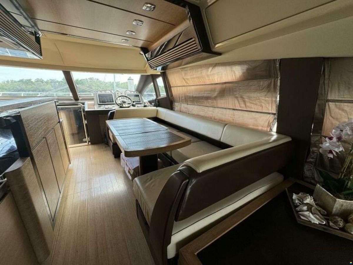 Azimut Flybridge 64