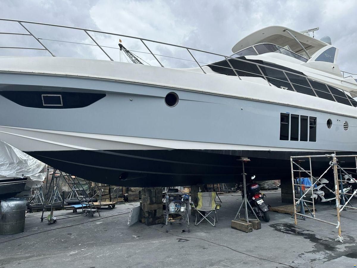 Azimut Flybridge 64