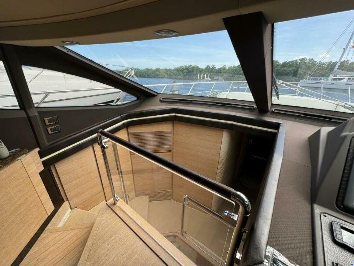 Azimut Flybridge 64