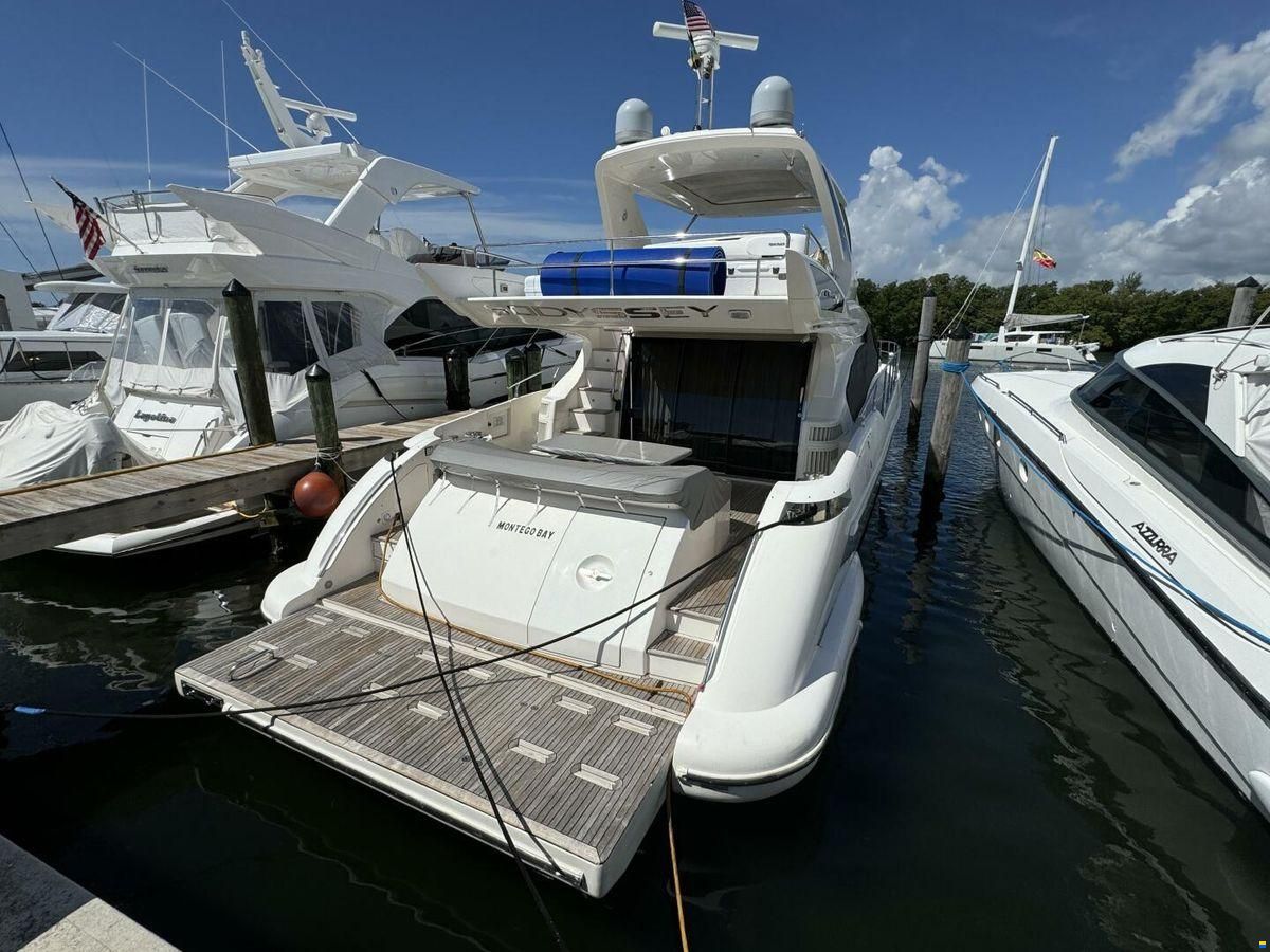 Azimut Flybridge 64