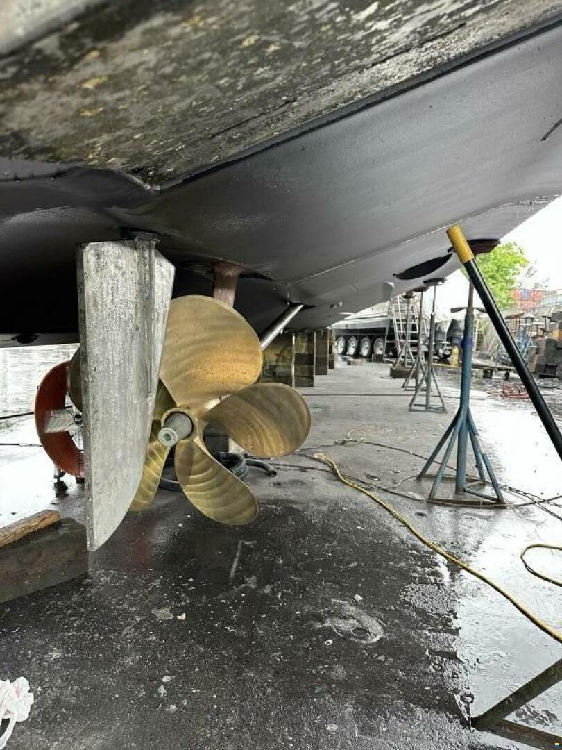 Azimut Flybridge 64