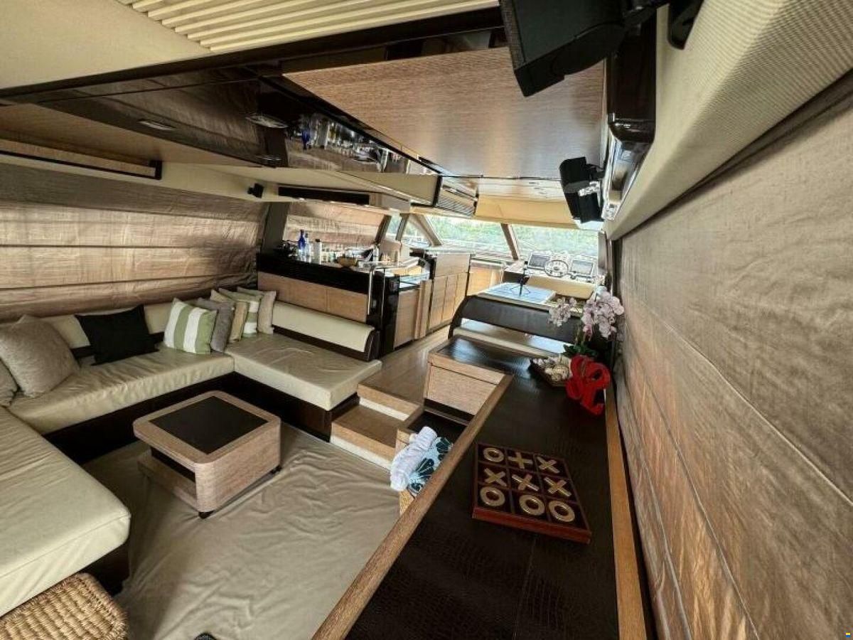 Azimut Flybridge 64