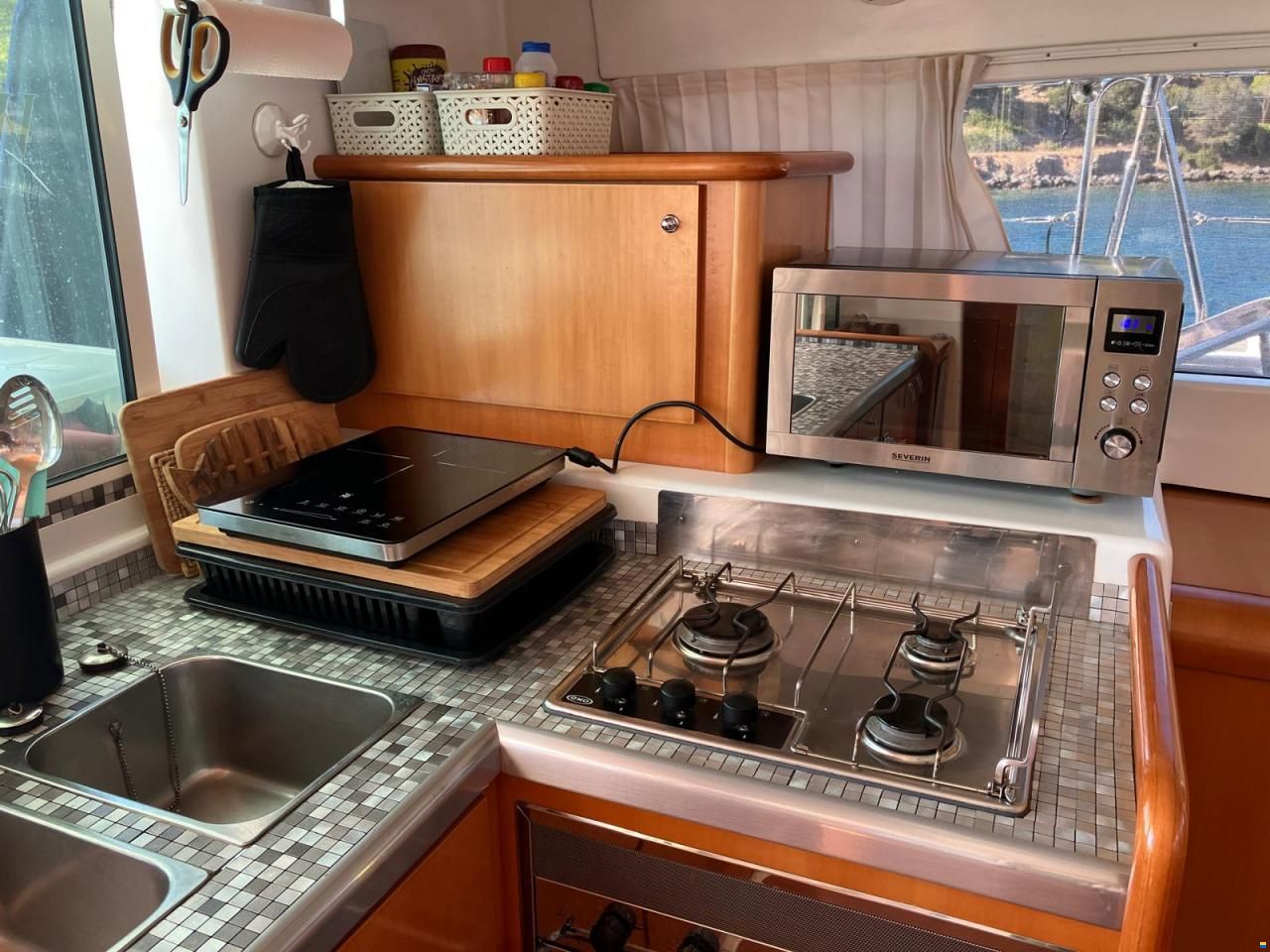 Lagoon 420 Owner's Version