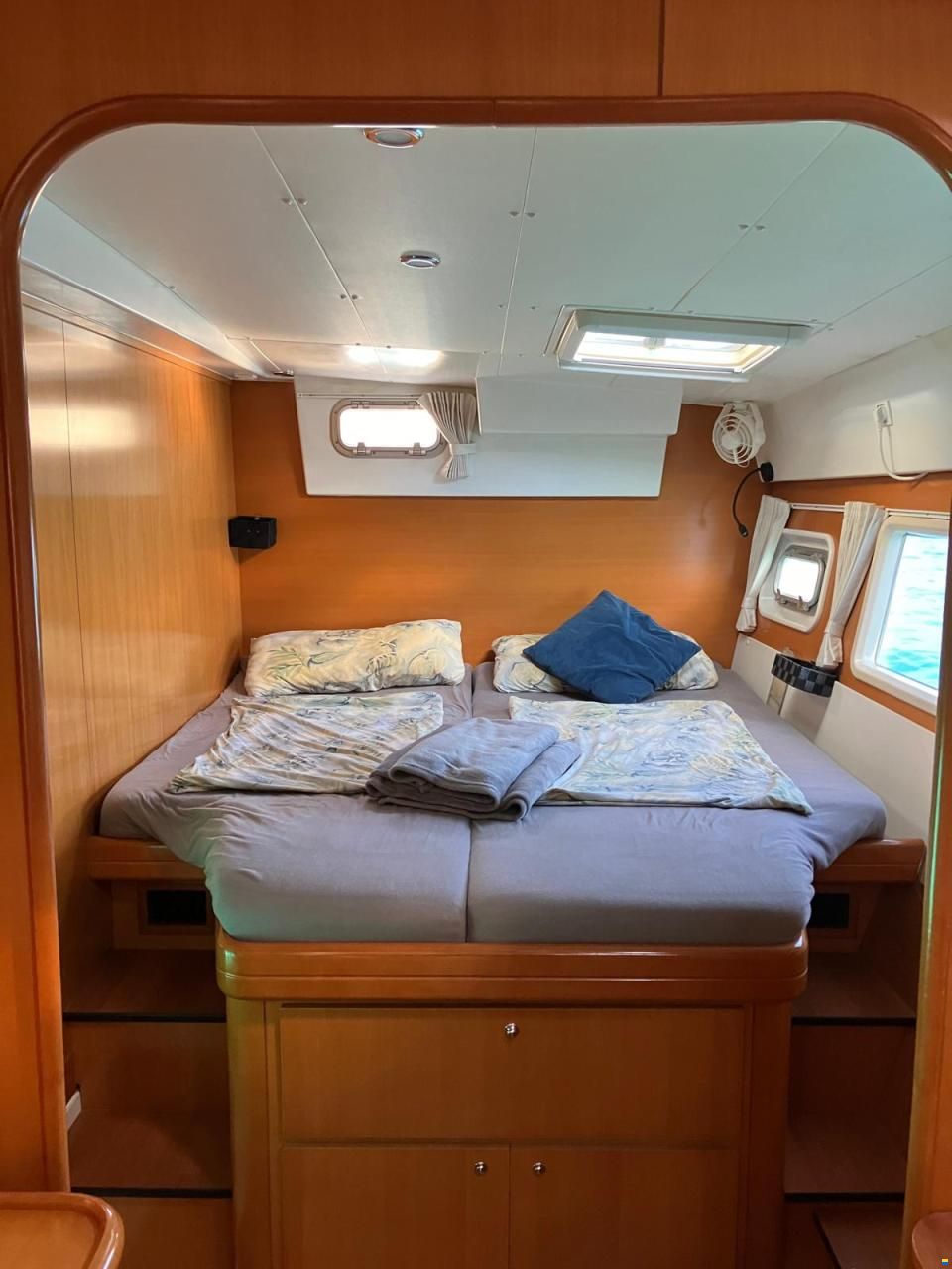 Lagoon 420 Owner's Version