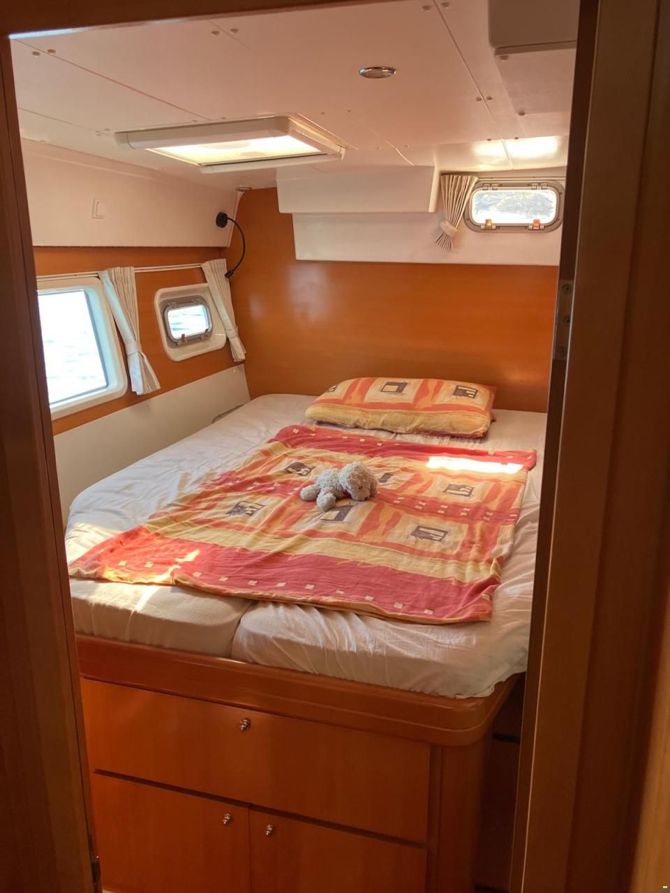 Lagoon 420 Owner's Version